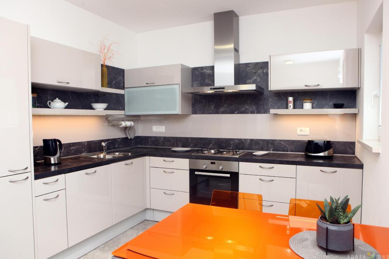 Classy Apartment With Garden View Laura Порторож Екстер'єр фото
